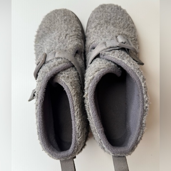 Chaco Kids Ramble Fluff Slippers Gray Size 5.5 - Picture 12 of 16